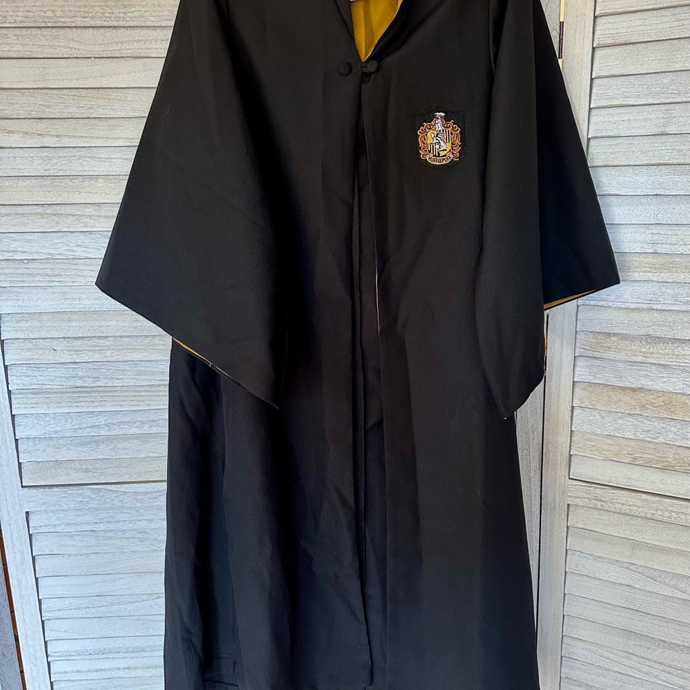 Universal Studios Hufflepuff Youth Robe - Black and Gold